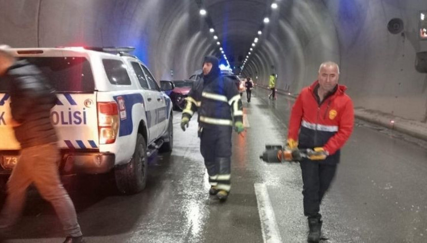 Tünelde zincirleme kaza… Ölü ve yaralılar var