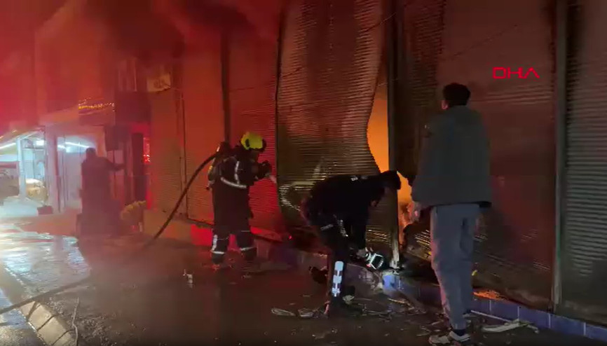 Depoda çıkan yangın apartmana sıçradı: 2 kişi dumandan etkilendi