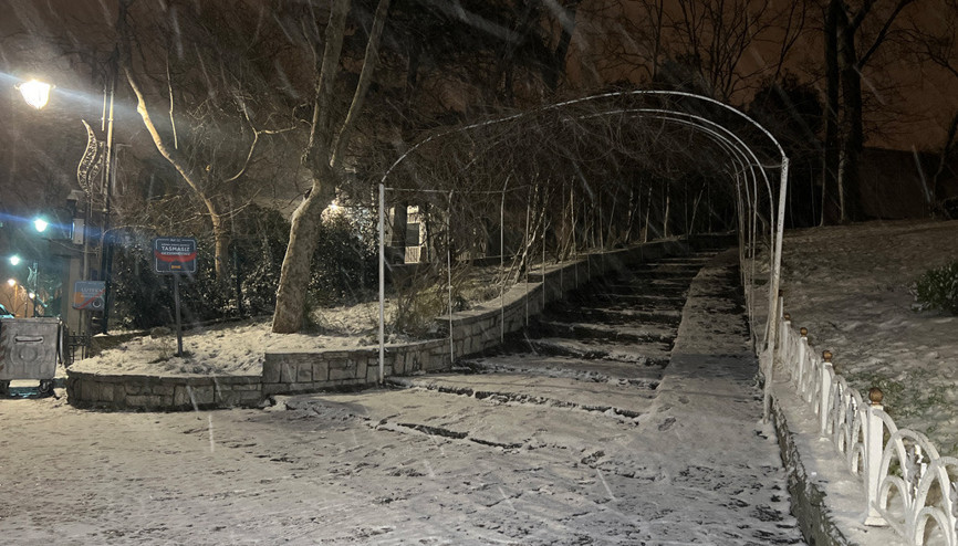 İstanbulda kar yağışı gece boyunca sürdü