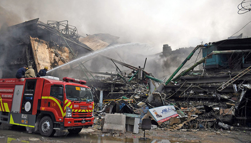 Pakistandaki AVM yangınında ölenlerin sayısı 14e yükseldi: 70ten fazla kişi kayıp