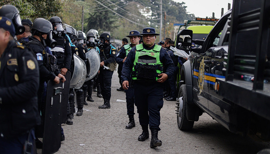 Cezaevlerinde isyan: 7 polis hayatını kaybetti... Sıkı yönetim ilan edildi