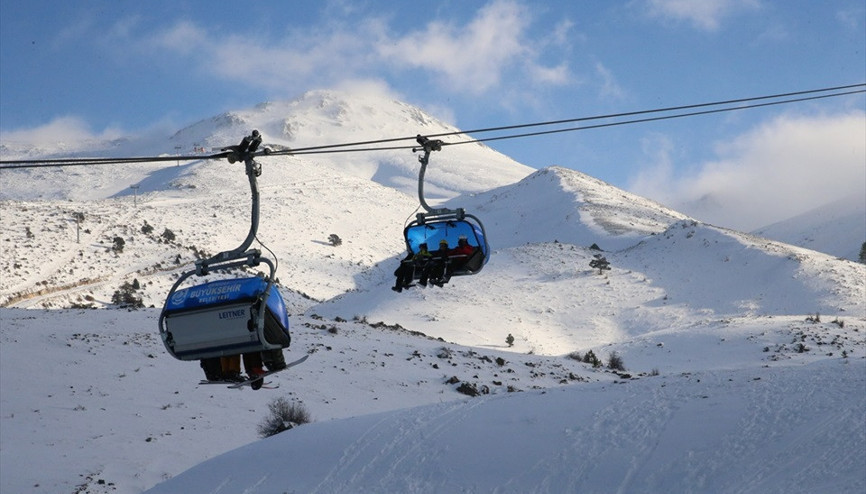 Ege’nin zirvesinde kayak keyfi: Denizli Kayak Merkezinde pistler hazır