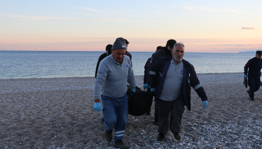 Antalyada oltaya cesedin takıldığı anlar kamerada Antalyada oltaya cesedin takıldığı anlar kamerada