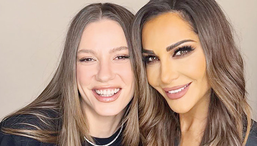 Yunan şarkıcıdan Serenay paylaşımı