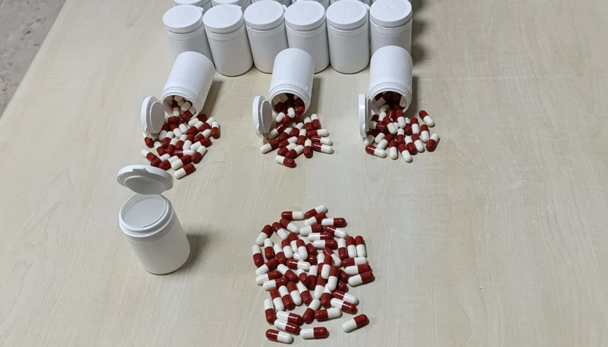 2 şüphelinin çantasından 1163 uyuşturucu hap çıktı