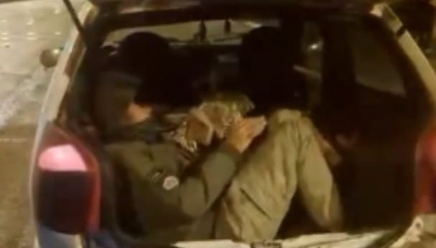 Otomobilde 5 kaçak göçmen yakalandı