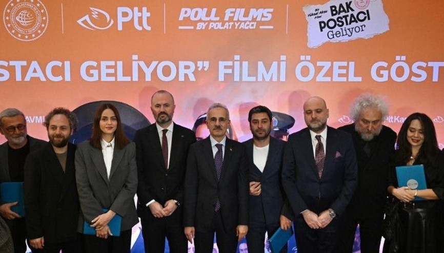 Bakan Uraloğlu, Bak Postacı Geliyor filminin gösterimine katıldı