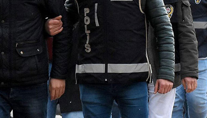 Bakan Tunç: Bayrak provokasyonunda 14 kişi gözaltında Bakan Tunç: Bayrak provokasyonunda 14 kişi gözaltında