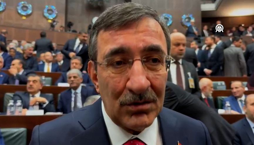 Cumhurbaşkanı Yardımcısı Yılmazdan terör örgütü YPG/SDG yandaşlarının Türk bayrağına saldırısına ilişkin açıklama Cumhurbaşkanı Yardımcısı Yılmazdan terör örgütü YPG/SDG yandaşlarının Türk bayrağına saldırısına ilişkin açıklama