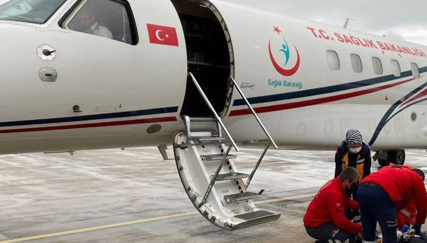 Ambulans uçakla Türkiyeye götürüldü