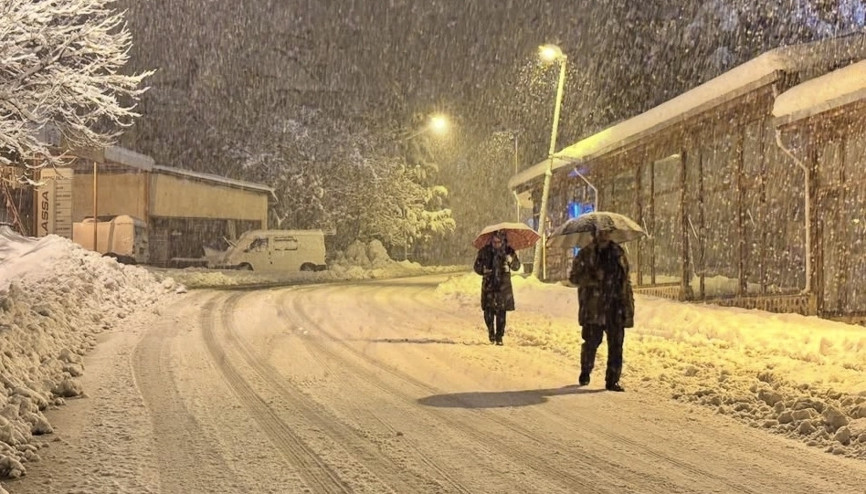Malatyada  kar nedeniyle motosikletlerin trafiğe çıkması yasaklandı; bazı personeller de izinli olacak
