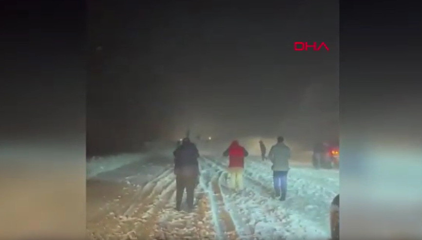 Erzincan-Sivas karayoluna çığ düştü Yol ulaşıma kapandı