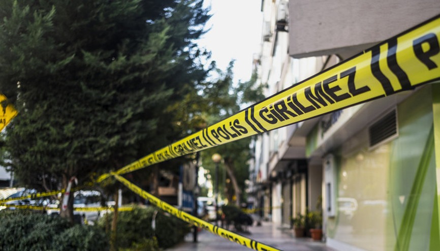 Miras kavgası büyüdü, akrabasının aracını kurşunladı