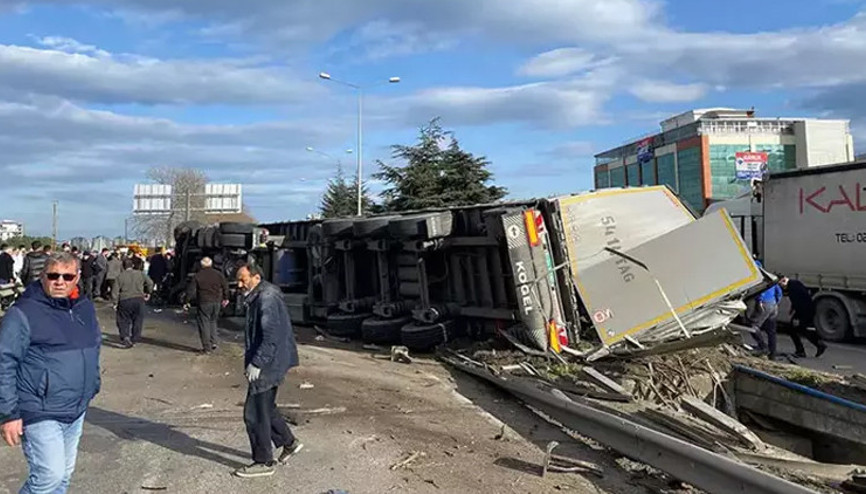 4 aracın karıştığı kazada 1 kişi öldü, 3 kişi de yaralandı