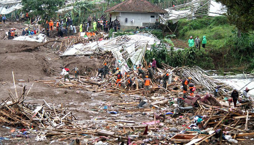 Endonezyada toprak kayması: 11 ölü, 80den fazla kayıp