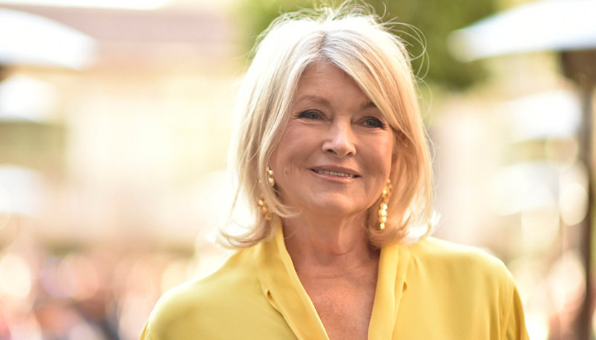 84 yaşında ama genç kızlarla yarışıyor… Ünlü sunucu estetik iddialarını yanıtladı