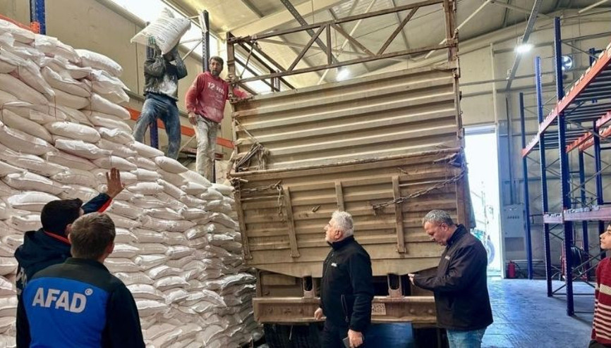 Sınır ötesine 11 insani yardım tırı