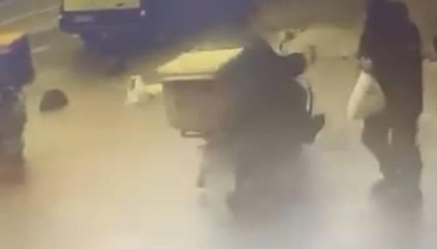 İstanbul - Bahçelievlerde polis, kaçan şüpheliyi motokuryenin arkasına binerek yakaladı