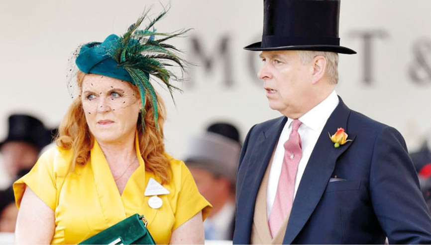 Eski karısı da sırtını döndü