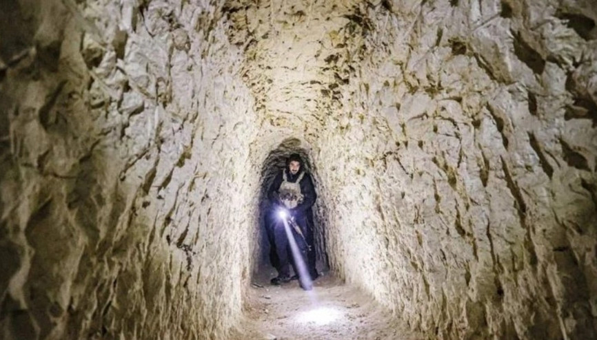 Terör örgütü YPG, Suriyenin Fırat kıyısındaki beldenin altına kilometrelerce tünel kazdı