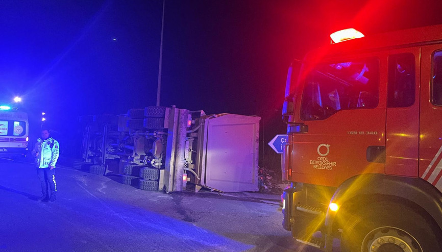 Ordu’da çöp kamyonu devrildi; 1 yaralı