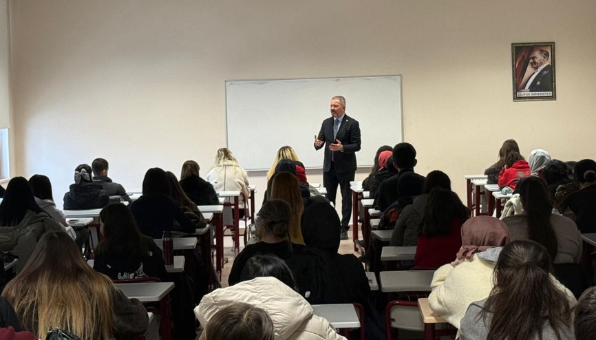 Girişimcilik öyküsünü öğrencilerle paylaştı