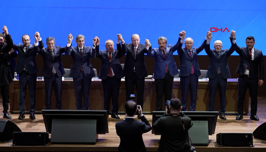 4 belediye başkanı AK Partiye katıldı Rozetlerini Cumhurbaşkanı Erdoğan taktı