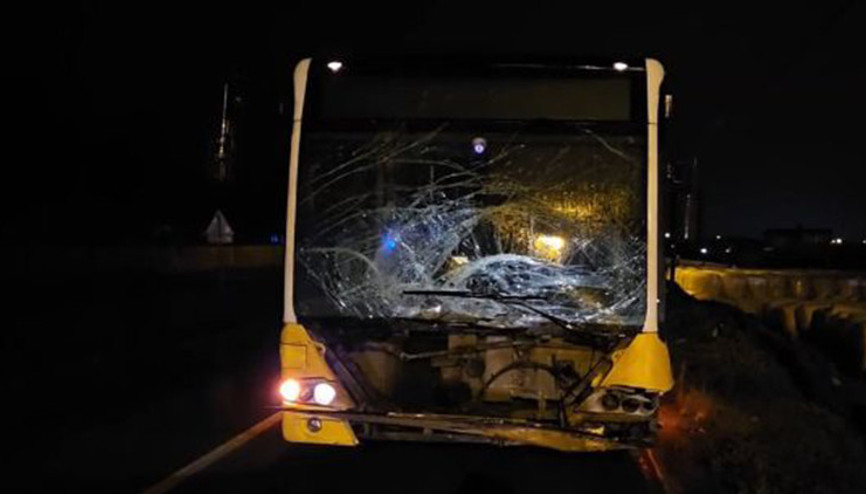 İETT otobüsü hafif ticari araçla çarpıştı: 1 ölü, 1 yaralı