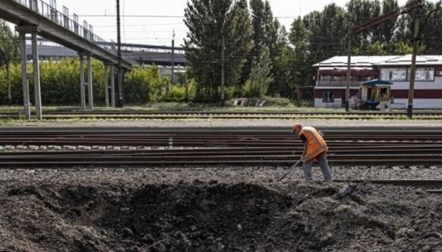 Rusyanın yolcu trenine düzenlediği İHA saldırısında 3 kişi öldü