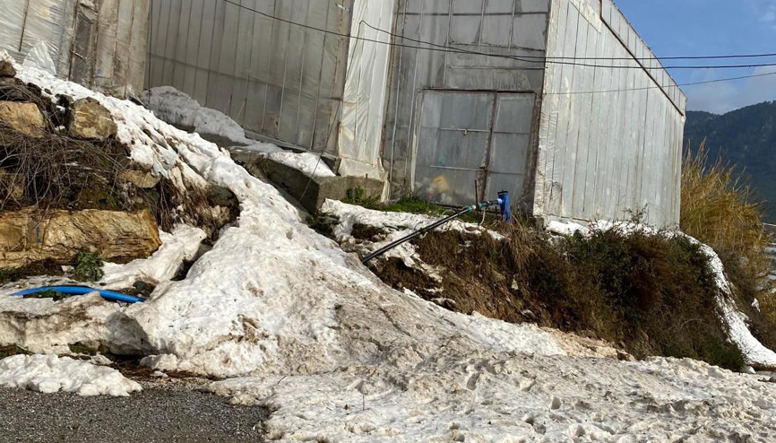 Anamurda dolu yağışı seralara zarar verdi
