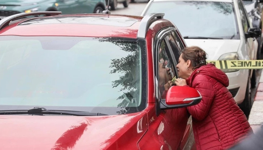 Eşinin ölü bulunduğu aracın camına vurup, Ne olur kalk aşkım diyerek gözyaşı döktü