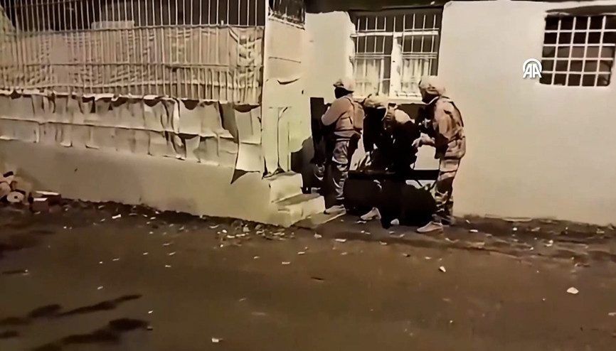 Diyarbakır ve Manisadaki Narkokapan operasyonlarında 445 şüpheli yakalandı Diyarbakır ve Manisadaki Narkokapan operasyonlarında 445 şüpheli yakalandı