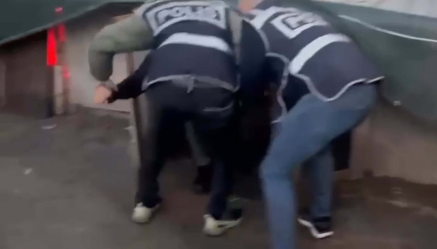 Firari hükümlü, saklandığı kümeste öksürünce yakalandı