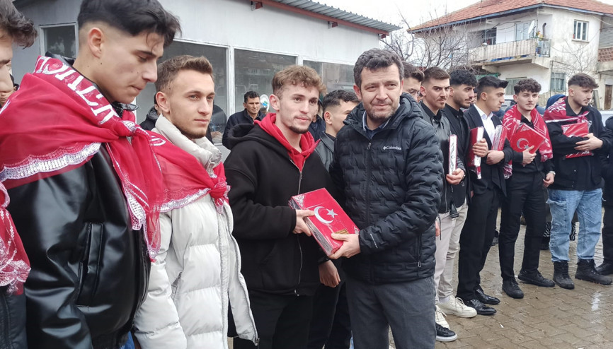 Asker adayları dualarla uğurlandı Asker adayları dualarla uğurlandı