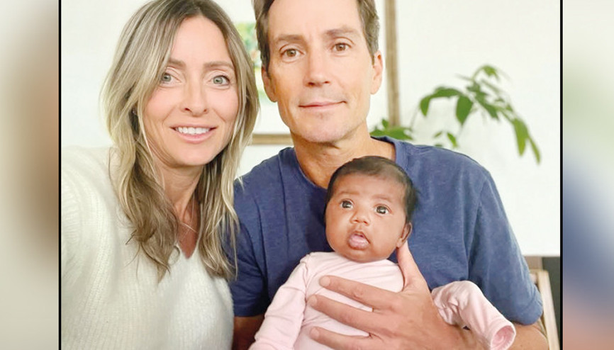 Beyaz çiftin siyah bebeği