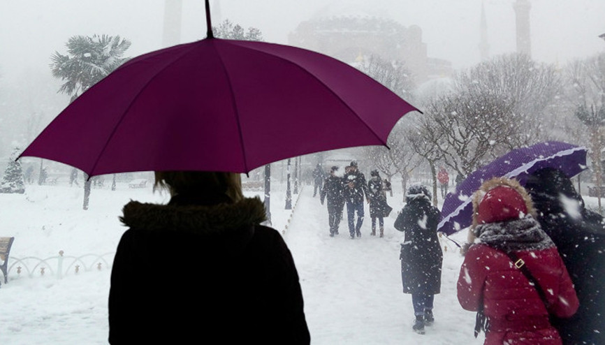 Turuncu ve sarı kodlu alarm Kar yağışı, kuvvetli sağanak ve fırtına etkili olacak... AKOMdan İstanbul için uyarı