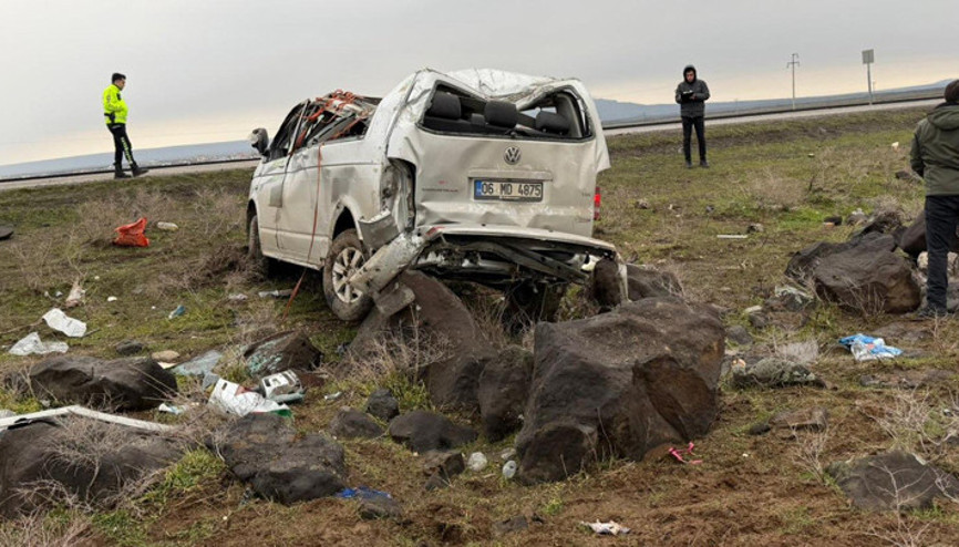 Şırnakta feci kaza Minibüs takla attı: 2 can kaybı, 6 yaralı