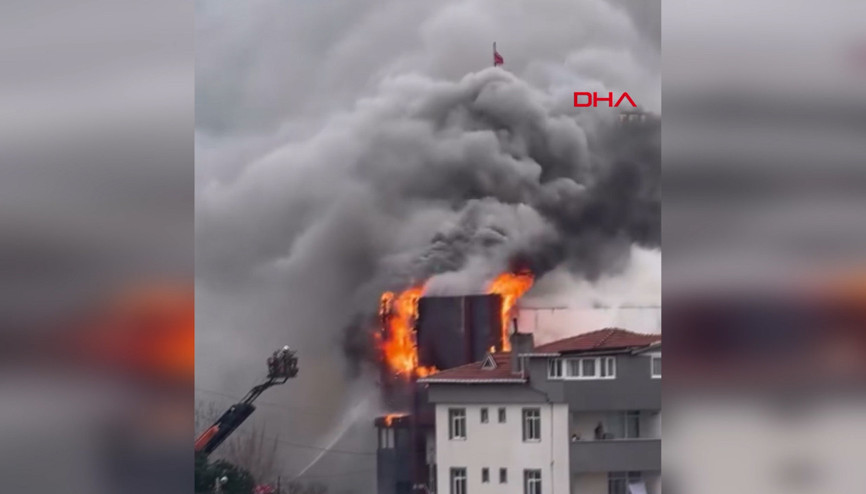 Ataşehirde 4 katlı iş yerinde yangın