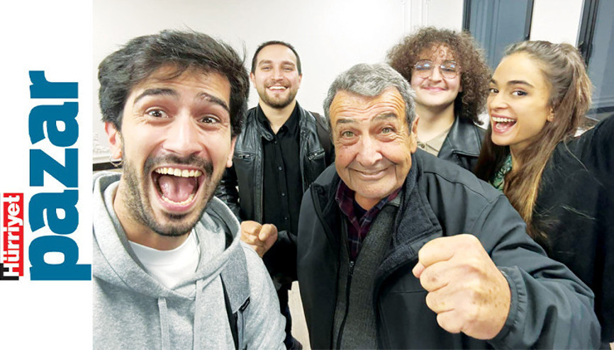 ‘Türk tiyatrosuna bana hissettirdikleri için borcumu ödemek istedim’