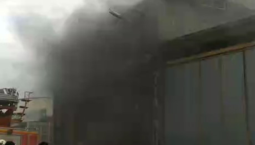 Elazığ’da oto tamircide çıkan yangın söndürüldü