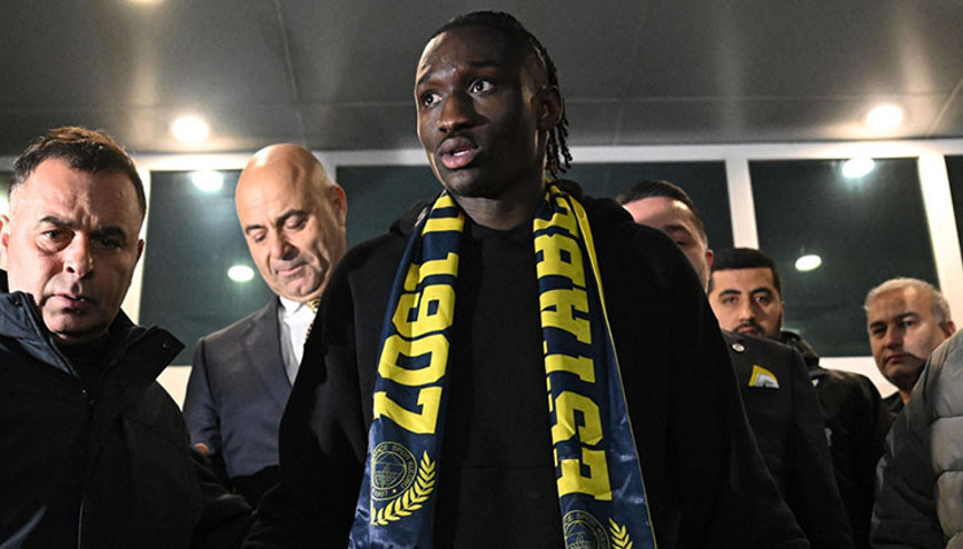 Fenerbahçenin yeni transferi Sidiki Cherif, imza için İstanbulda
