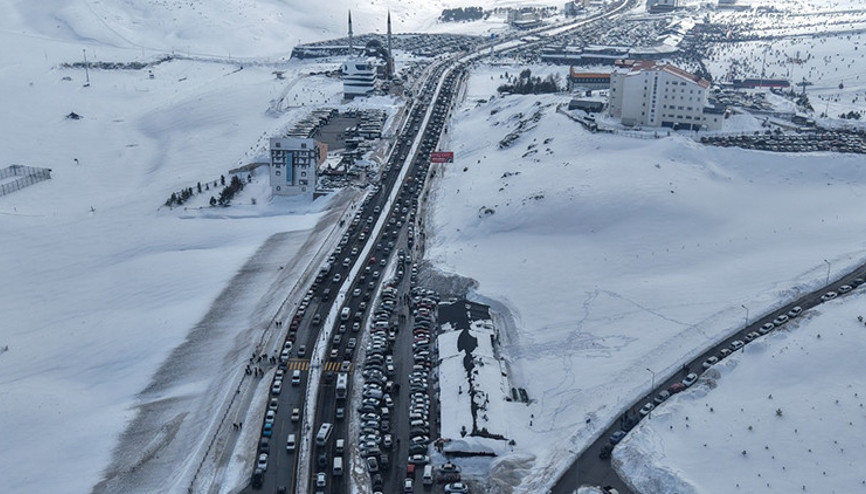 Trafiğin ucu bucağı görünmüyordu: 15 tatilin son günü ziyaretçi akınına uğradı
