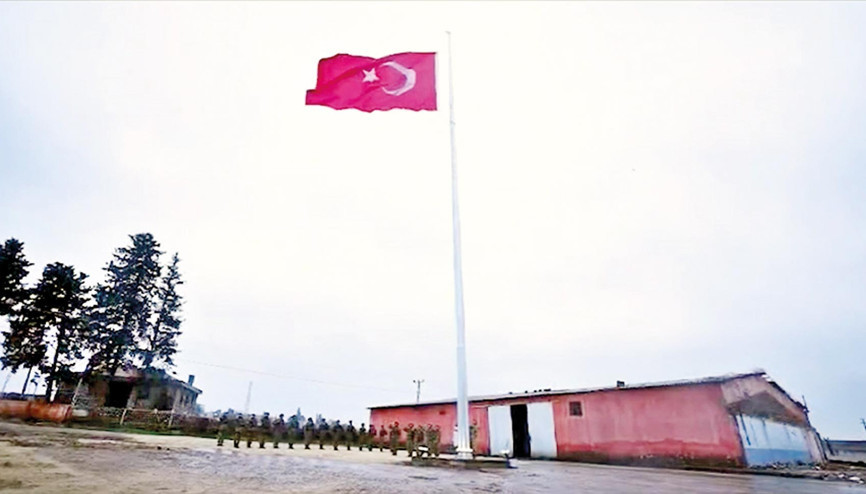 O alanda dev Türk bayrağı