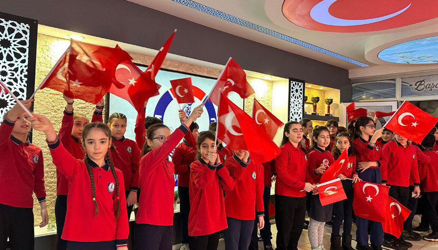 Okullarda ‘Bayrak Sevgisi’ temasıyla ilk ders zili çaldı