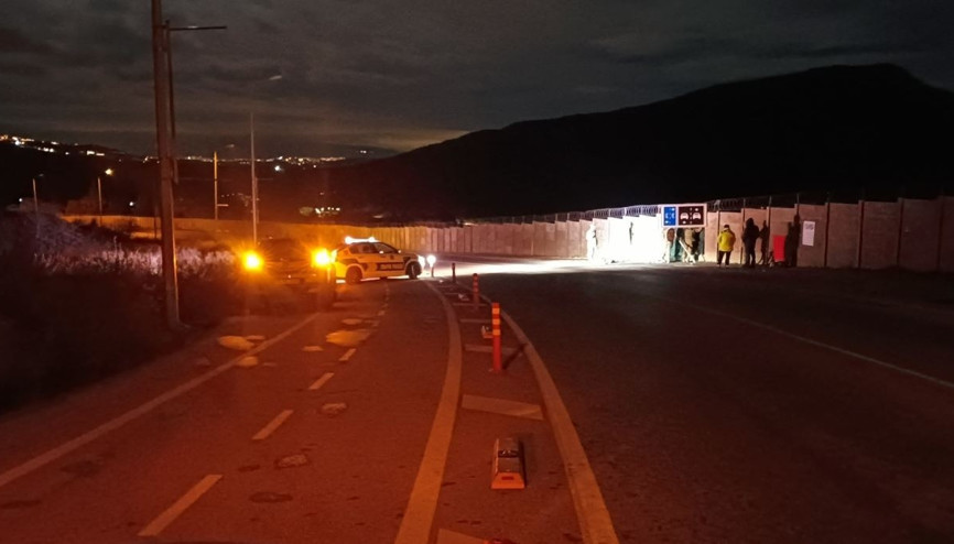Motosikletle trafik işaret levhasına çarpan sürücü öldü