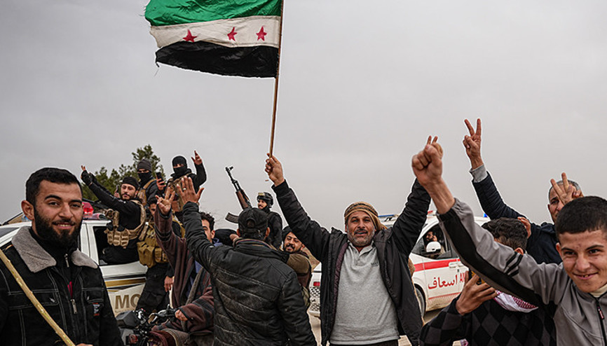 YPG, Suriye kuvvetlerini sevinç gösterileriyle karşılayan sivilleri alıkoydu