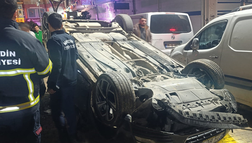 6 araca çarpan otomobil takla attı