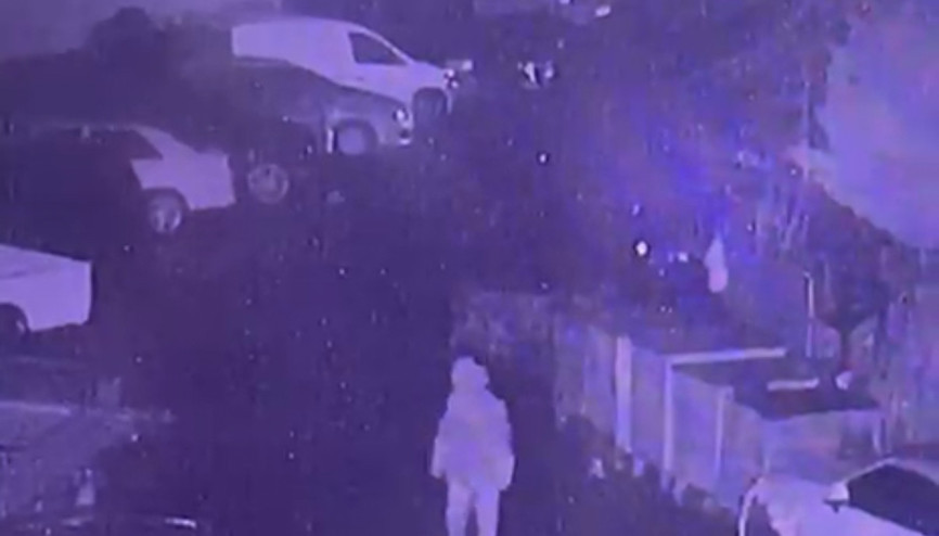 İstanbul - Maslak’ta ısınmak için ateş yaktı 5 araç küle döndü: Ateş yayılınca kaçtım