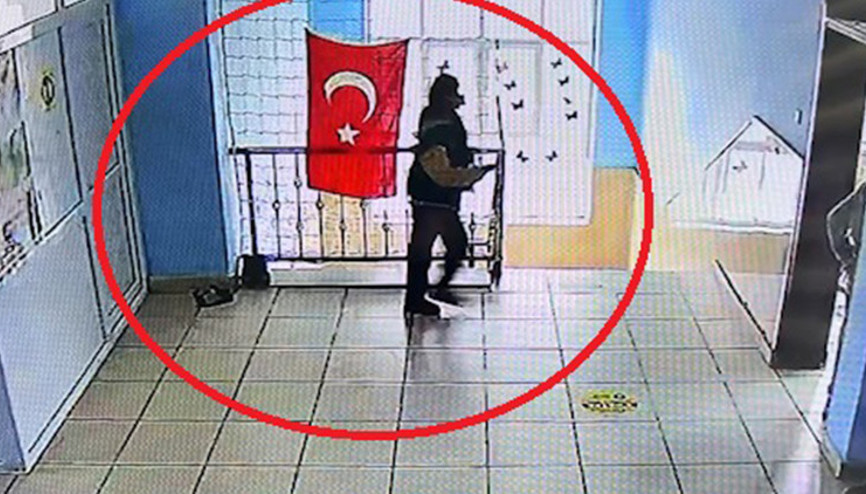 Diyarbakırda okulda kaydedilen bayrak görüntüsü beğeni topladı: Öğrenciden alkışlanacak hareket