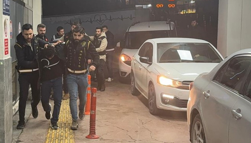 Kuyumcu dükkanında altınları gasbedip, polisi yaralayan 6 şüpheli yakalandı